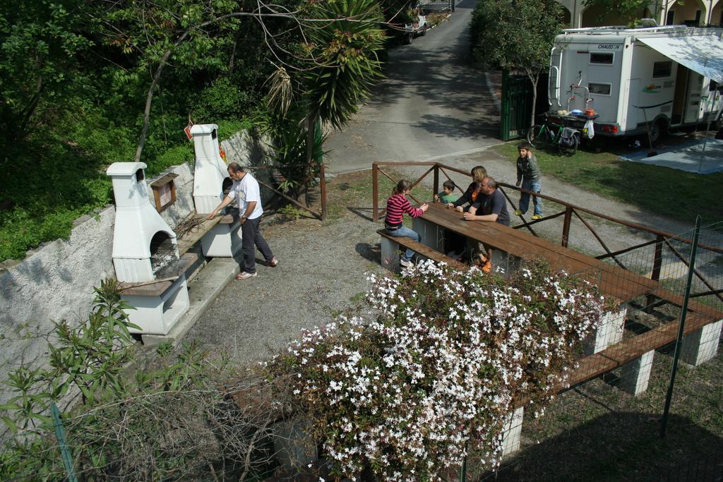 Camping Delfino Albenga Exterior photo