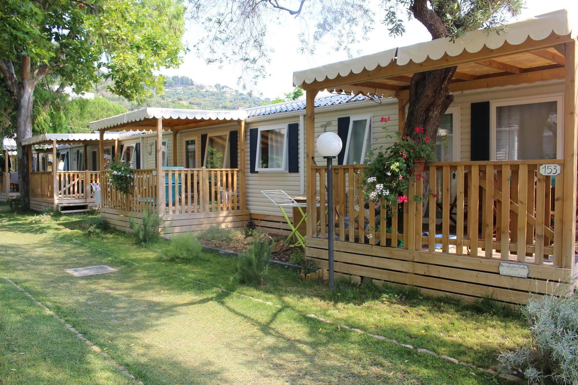 Camping Delfino Albenga Exterior photo
