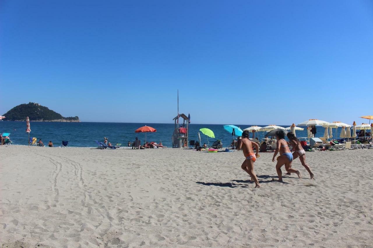 Camping Delfino Albenga Exterior photo