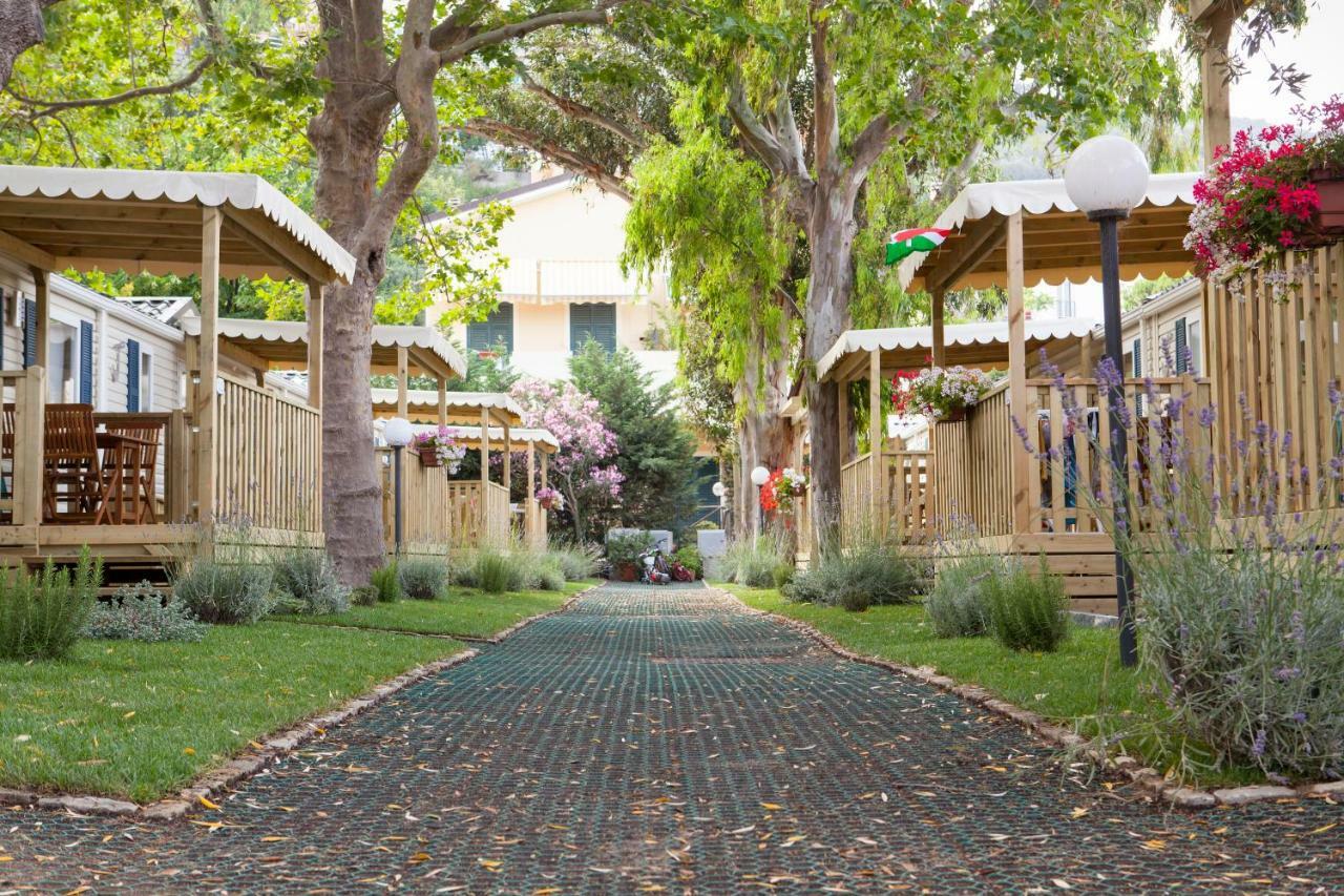 Camping Delfino Albenga Exterior photo